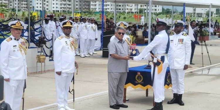 পায়রা বন্দর দ্রুত শেষের পথে, সমুদ্রবন্দর রক্ষায় নৌবাহিনীকে যুক্ত করার পরিকল্পনা চলছে-উপদেষ্টা শাখাওয়াত হোসেন