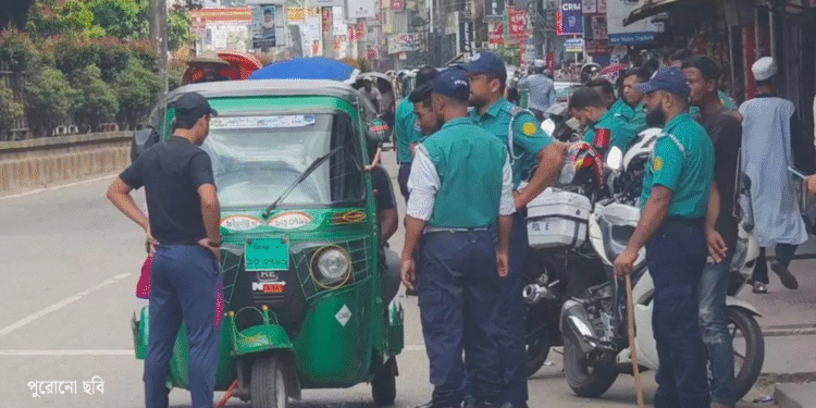 সিলেটে সড়ক শৃঙ্খলা ফেরাতে পুলিশের বিশেষ অভিযান, দুই দিনে আটক ২২২ যানবাহন