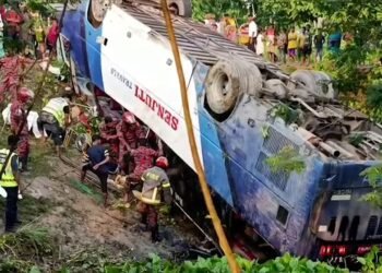 সুনামগঞ্জে পর্যটকবাহী বাস নিয়ন্ত্রণ হারিয়ে খাদে, একই পরিবারের দু’জন নিহত