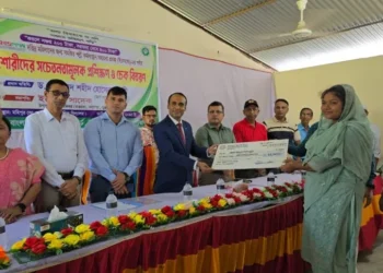 বাল্যবিবাহকে না বললেই তিনগুণ সঞ্চয়, চেক পেল ১৭ কিশোরী