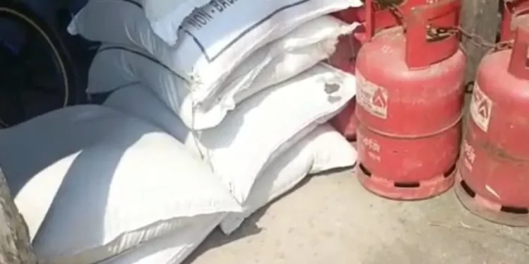 দশমিনায় জেলেদের চাল বিক্রির অভিযোগ ইউপি সদস্যের বিরুদ্ধে