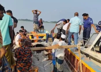 ইলিশ কিনতে গিয়ে পুলিশের ভয়ে নদীতে ঝাঁপ; ২৪ ঘণ্টা পরও নিখোঁজ