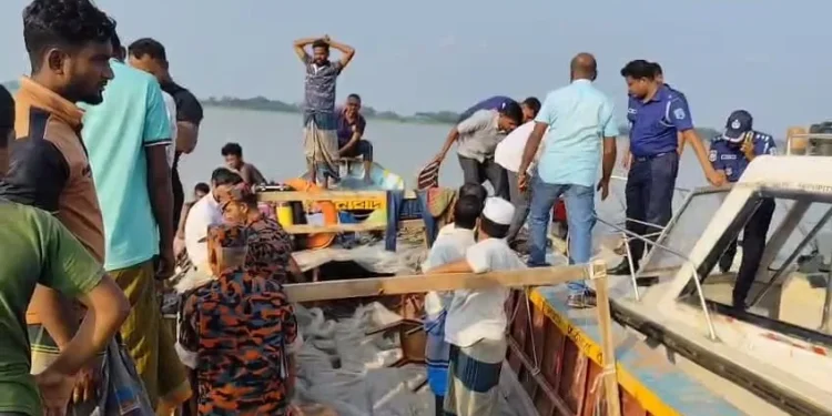 ইলিশ কিনতে গিয়ে পুলিশের ভয়ে নদীতে ঝাঁপ; ২৪ ঘণ্টা পরও নিখোঁজ