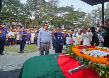 দশমিনা উপজেলার সাবেক চেয়ারম্যান বীর মুক্তিযোদ্ধা আবদুল আজিজের দাফন সম্পন্ন।