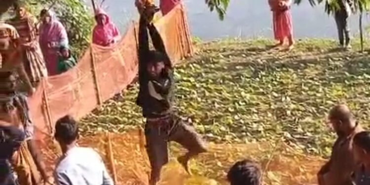 কোম্পানীগঞ্জে দৃষ্টি প্রতিবন্ধী যুবককে গাছে ঝুলিয়ে নির্যাতন, ছড়িয়েছে ভিডিও