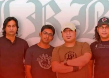 ২০০২ সালে চুয়েটে ইতিহাস গড়েছিল এলআরবি   টানা ৭৪টি গান গেয়ে রাতভর সংগীতের মহাকাব্য রচনা করেন আয়ুব বাচ্চু