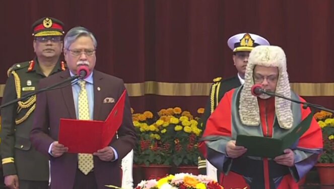 নতুন প্রধান বিচারপতির শপথ গ্রহণ