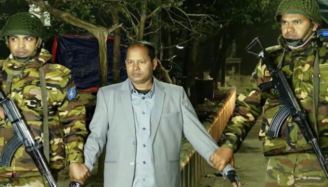 প্রাথমিকের সহকারী শিক্ষক নিয়োগের প্রশ্নফাঁসের চেষ্টায় আটক ২