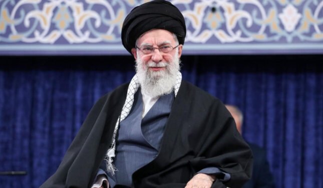 খামেনি বেঁচে আছেন এবং দৃঢ়তার সঙ্গে যুদ্ধের ময়দানে নেতৃত্ব দিচ্ছেন