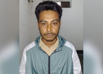 বাসে চাঁদা তোলার সময় হাতেনাতে যুবদল নেতা আটক