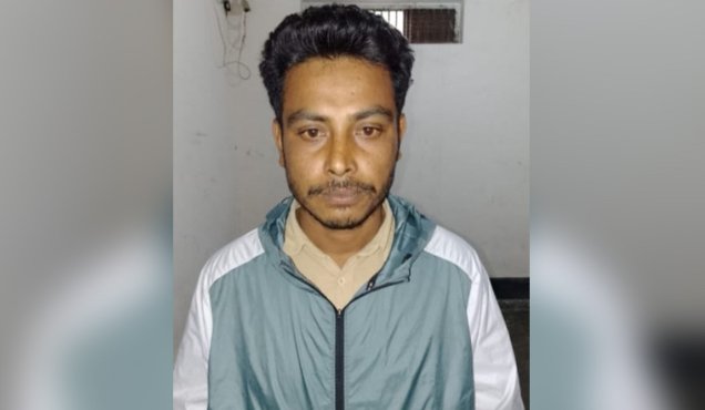 বাসে চাঁদা তোলার সময় হাতেনাতে যুবদল নেতা আটক