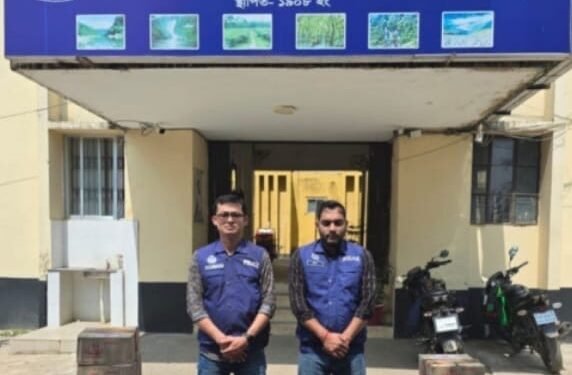 বিছনাকান্দিতে ১২৫ বোতল ভারতীয় এসকোট উদ্ধার, পলাতক ২ জনের নামে মামলা