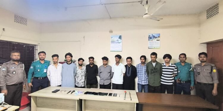 কোতোয়ালী মডেল থানার অভিযানে অপহরণ ও মুক্তিপণ চক্রের ১০ সদস্য গ্রেফতার, দুই ভিকটিম উদ্ধার