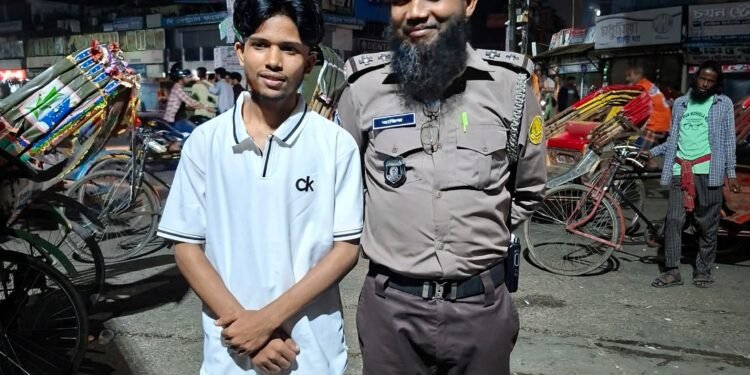 সবাই কি আইনের চোখে সমান? মাঠের অভিজ্ঞতা জানালেন পুলিশ সদস্য