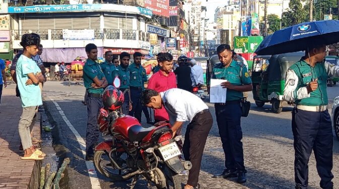 সিলেটে মোটর সাইকেল চালকদের জন্য পুলিশের নতুন বিধিনিষেধ