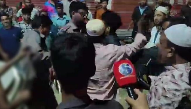 সিলেটে বেপরোয়া অটোরিকশাকে সিগন্যাল দেওয়ায় পুলিশকে থাপ্পড় চালকের