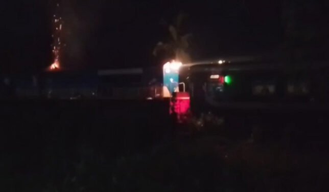 ইঞ্জিনের পাশে কাপড় শুকাতে দিতে  গিয়ে সিলেটে চলন্ত ট্রেনে আগুন